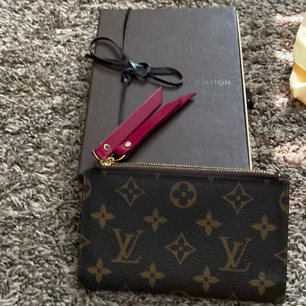 Lv Fushia wallet
